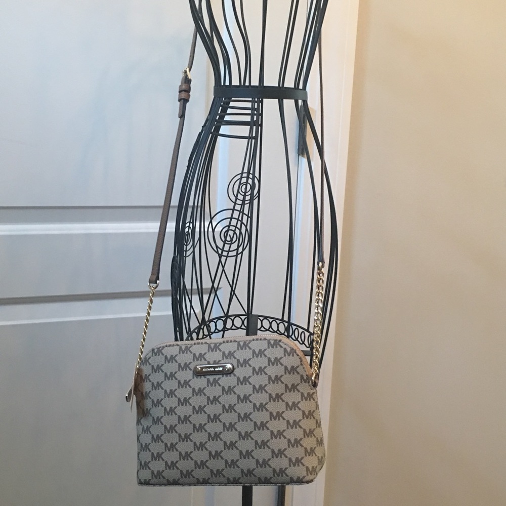 ⭐️LAST 1⭐️NWT Michael Kors Cindy LG Dome Crossbody - Picture 8 of 8